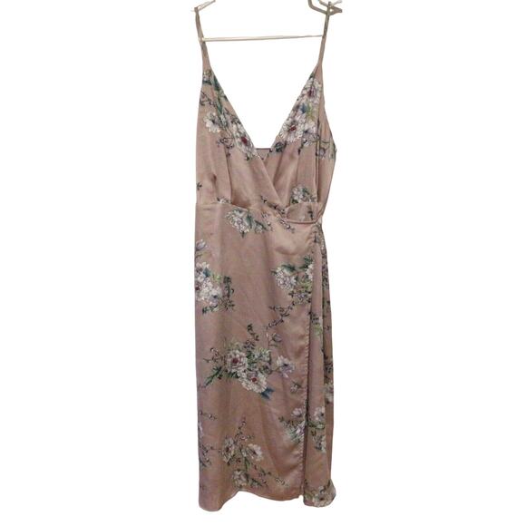 ASTR The Label Dresses & Skirts - ASTR The Label Champagne Pink Floral Wrap Dress Women's Size Small Elegant